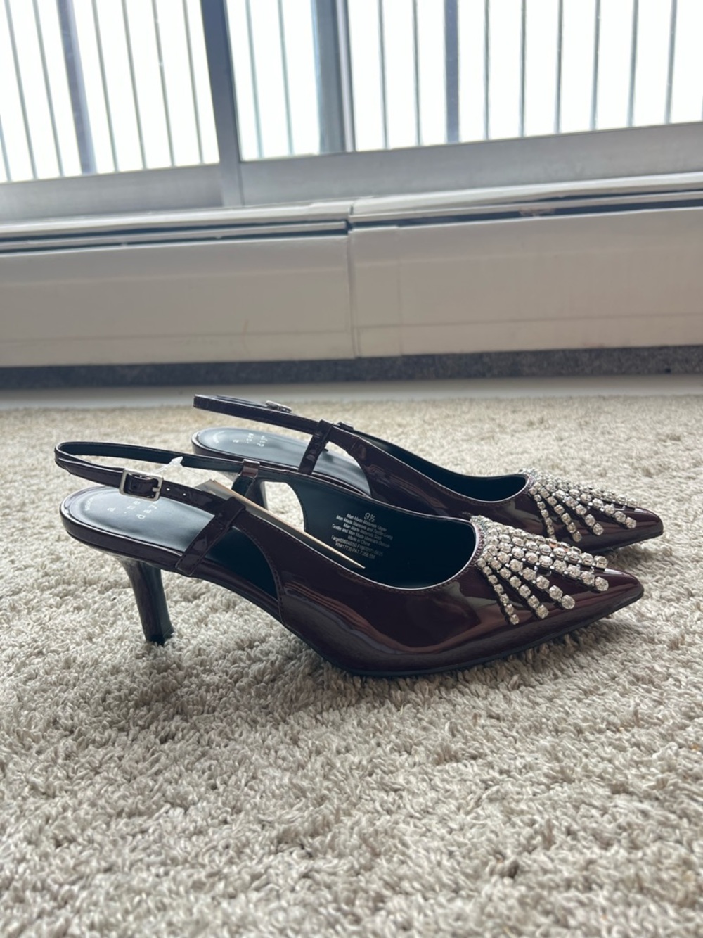 Women's Burgundy Pointed Toe Slingback Flats with Rhinestone Fringe. Size 9.5 - Picture 2 of 5